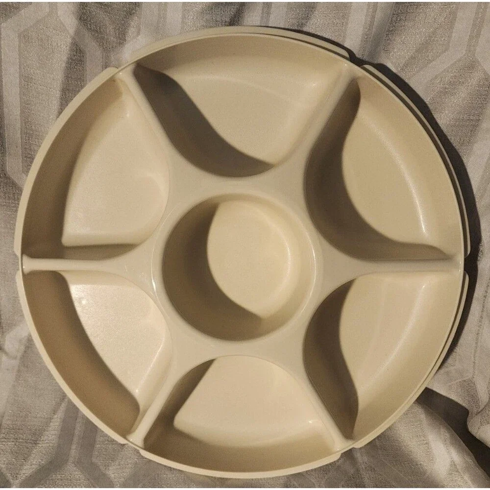 Tupperware 2 Pc Veggie Party Tray with Lid